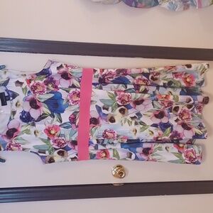 Attention floral dress